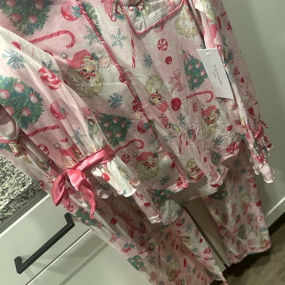 Tahari pink Santa Christmas matching Christmas pajamas - Picture 3 of 4